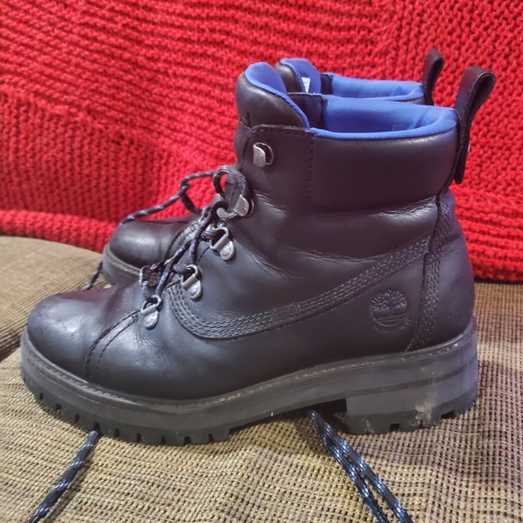 Black Ladies' Timberland Boots - Picture 2 of 3